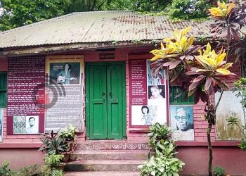 অবহেলায় পল্লীকবির বাড়ি