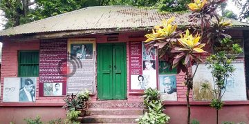 অবহেলায় পল্লীকবির বাড়ি