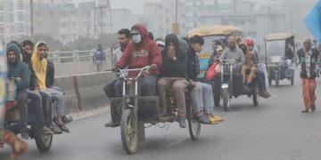 শীতে জবুথবু জনজীবন