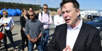 ইলন মাস্ক সমালোচনার মুখে