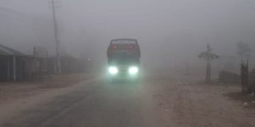 বৃষ্টির মত ঝরছে কুয়াশা