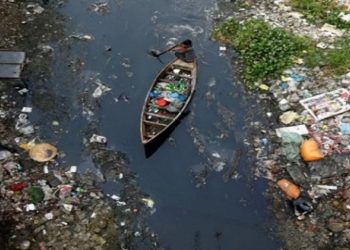 প্লাস্টিক পলিথিনে নদীর মরণদশা
