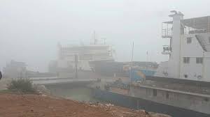 মাঝ নদীতে আটকা ৩টি ফেরি