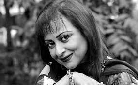 অভিনয় করেছেন  ৯ দেশের ১৩ ভাষার সিনেমায়