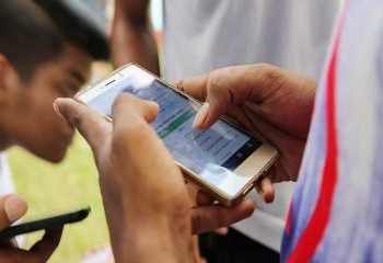 শিক্ষার্থীরা যেভাবে মোবাইলে আসক্ত