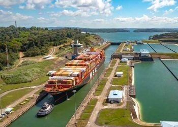 পানামা খাল দখল করতে গেলে বিপদে পড়তে পারেন