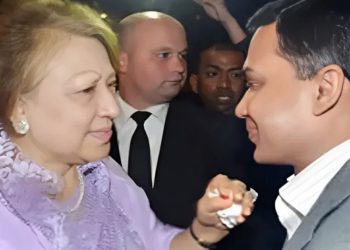 বিমানবন্দরেই দেখা হবে মা-ছেলের