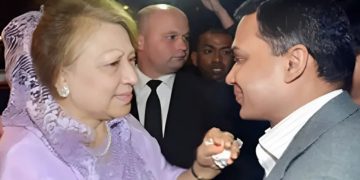 বিমানবন্দরেই দেখা হবে মা-ছেলের