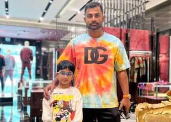 মাকে বারবার বলেছে, বাবাকে আবার দেশের জার্সিতে খেলতে দেখতে চায়