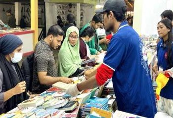 বসন্তের আবহে বিক্রি হচ্ছে উপন্যাস ও সিরিজ গল্পের বই