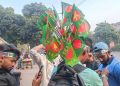 আব্দুল কাদির ৩০ বছর ধরে পতাকা বিক্রি করেন