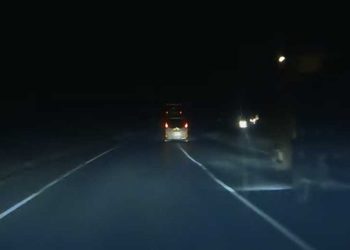 কুমিল্লায় মহাসড়কে ব্যারিকেড দিয়ে গাড়িতে ডাকাতি