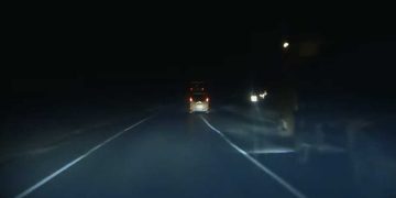 কুমিল্লায় মহাসড়কে ব্যারিকেড দিয়ে গাড়িতে ডাকাতি