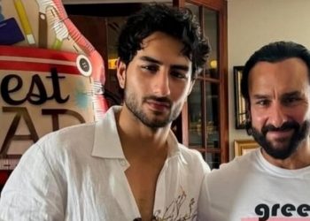 বড় ছেলেকে নিয়ে প্রকাশ্যে সাইফ