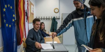 জার্মানিতে নির্বাচনে এগিয়ে ডানপন্থি সিডিইউ