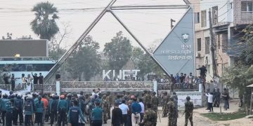 কুয়েটে ক্লাস-পরীক্ষা বন্ধ, পরিস্থিতি থমথমে