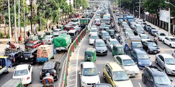 ঢাকার রাস্তায় ব্যক্তিগত গাড়ি ব্যবহারে রাশ টানার সুপারিশ
