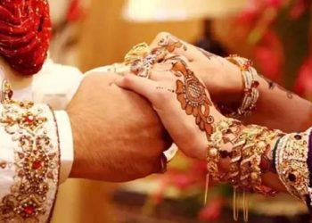 চাকরি যাবে বিয়ে না করলে