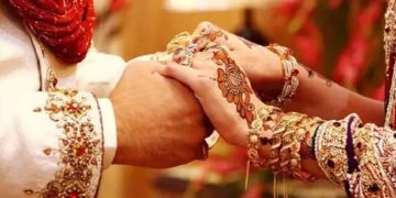 চাকরি যাবে বিয়ে না করলে