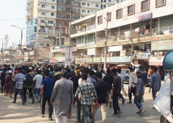 দিনভর বিক্ষোভ, ক্ষমা চাইল পুলিশ