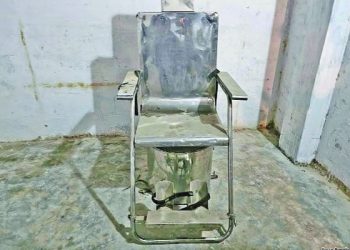 চেয়ার নিয়ে যত আলোচনা