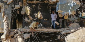 ৩২ নম্বর বাড়িতে লুটপাট চলছেই