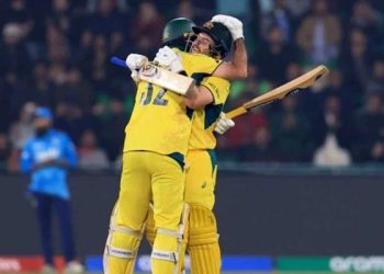 দুর্দান্ত সেঞ্চুরিতে রেকর্ড গড়ে অস্ট্রেলিয়ার অবিশ্বাস্য জয়