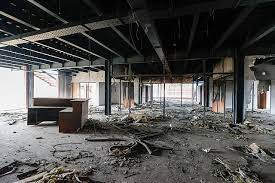 ভুতুড়ে পরিবেশ, নাক চেপেও সামনে দিয়ে হাঁটা দায়