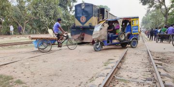 ৩৬০ লেভেল ক্রসিংয়ে নেই গেট নেই গেটম্যান