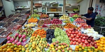ফলের বাজারে আগুনের আঁচ