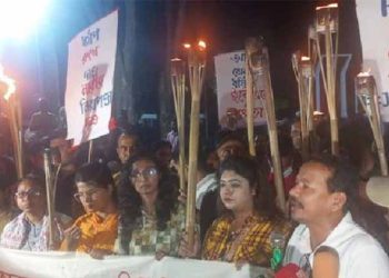 গণজাগরণ মঞ্চের অন্যতম সমন্বয়ক লাকি আক্তারকে গ্রেফতারের দাবিতে মধ্যরাতে উত্তাল