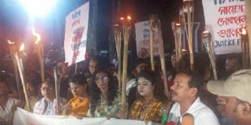 গণজাগরণ মঞ্চের অন্যতম সমন্বয়ক লাকি আক্তারকে গ্রেফতারের দাবিতে মধ্যরাতে উত্তাল