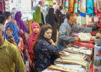 তৈরি পোশাক ও থান কাপড়ের জন্য বিখ্যাত টেরিবাজার