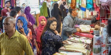 তৈরি পোশাক ও থান কাপড়ের জন্য বিখ্যাত টেরিবাজার