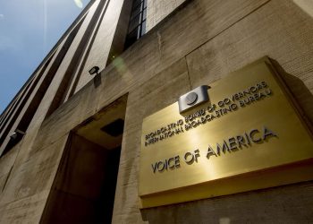 ভয়েস অব আমেরিকার ১৩০০ কর্মী ছুটিতে যাচ্ছেন