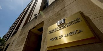 ভয়েস অব আমেরিকার ১৩০০ কর্মী ছুটিতে যাচ্ছেন