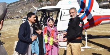 নিজ গ্রামে মালালা