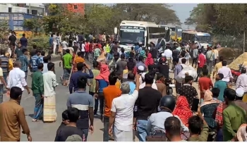 গাজীপুরে বাস থেকে অটোরিকশার চালককে ফেলে হত্যা