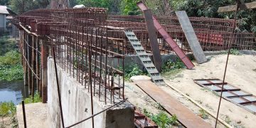 ডাকাতিয়া নদীর ওপর সেতুর কাজে ধীরগতি