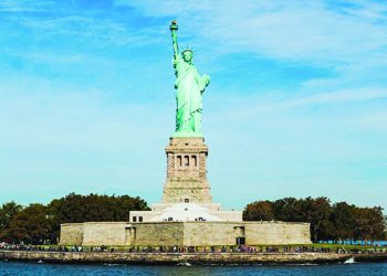 স্ট্যাচু অব লিবার্টি ফেরত চাইলেন ফরাসি এমপি