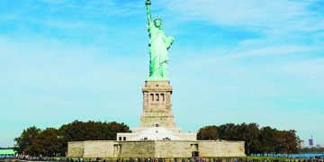 স্ট্যাচু অব লিবার্টি ফেরত চাইলেন ফরাসি এমপি