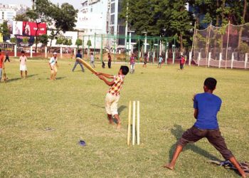 খেলার মাঠ-পার্কের স্বল্পতার কারণে শিশুদের বিভিন্ন রকমের সমস্যার সম্মুখীন হতে হচ্ছে