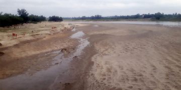 খরস্রোতা আত্রাই ধু-ধু বালুচর