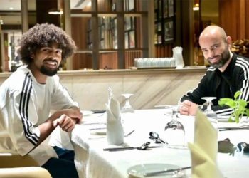 পা রেখেই কোচের সঙ্গে সাক্ষাৎ