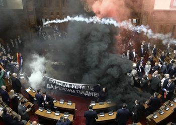 সার্বিয়ার পার্লামেন্টে গ্রেনেড নিক্ষেপ