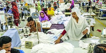 ঈদের আগে বেতন-বোনাস সংকট তালিকায় শতাধিক কারখানা