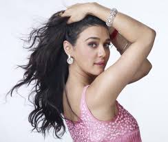 বিদেশি স্বামীকে কেন ভাগ্যবান মনে করেন প্রীতি