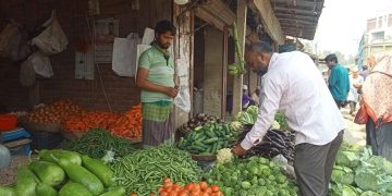 নিত্যপণ্যের দাম স্বাভাবিক হওয়ায় ভোক্তাদের মধ্যে স্বস্তি ফিরেছে