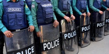 নানা সংকটে পুলিশ