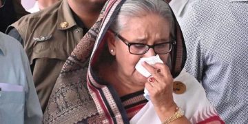 হাসিনা কেন বাস্তবের মুখোমুখি হলেন না?